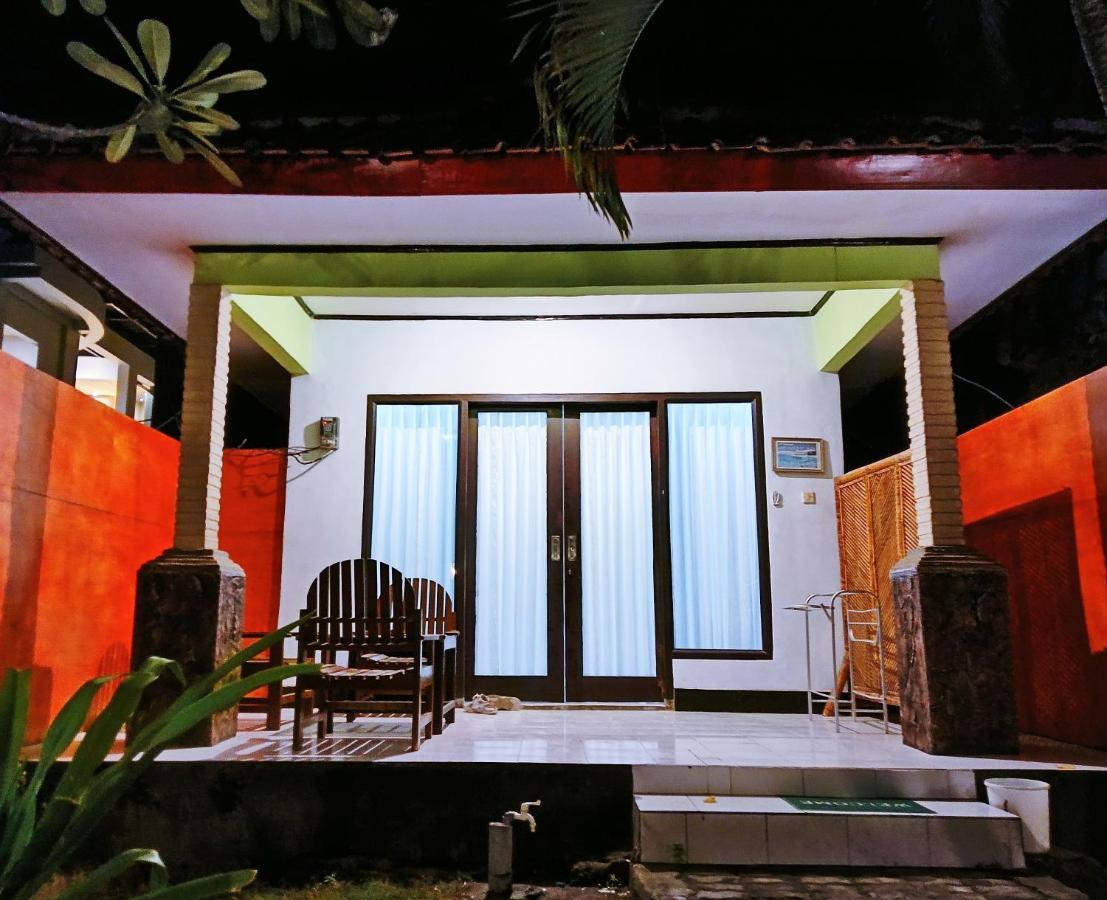 Creative Bungalow Beach Front Гили Траванган Экстерьер фото